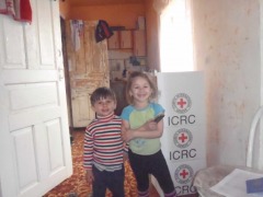 Выдача гуманитарной помощи Красного креста