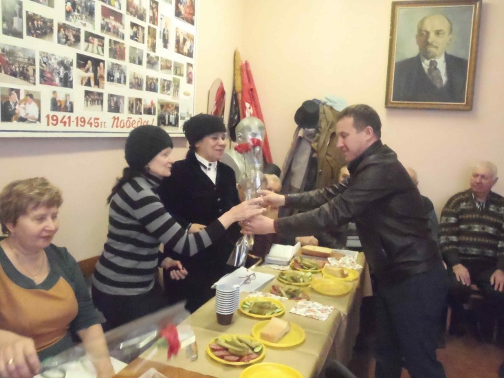 Поздравление с 8 марта женщин из Совета ветеранов