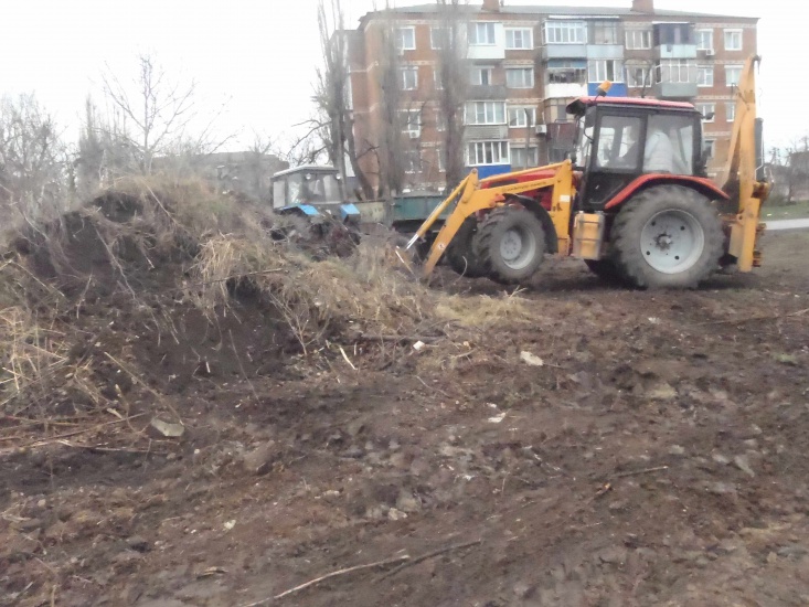 Погрузка и вывоз земли с кургана