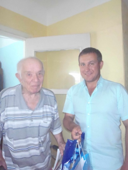Поздравление с 90-летием долгожителя