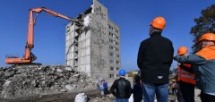 строит